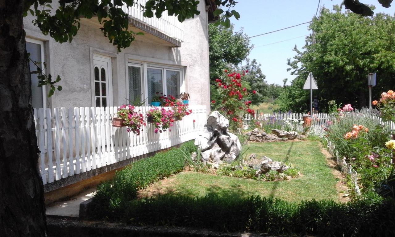 Hotel Sobe Za Nocenje Gospić Exterior foto
